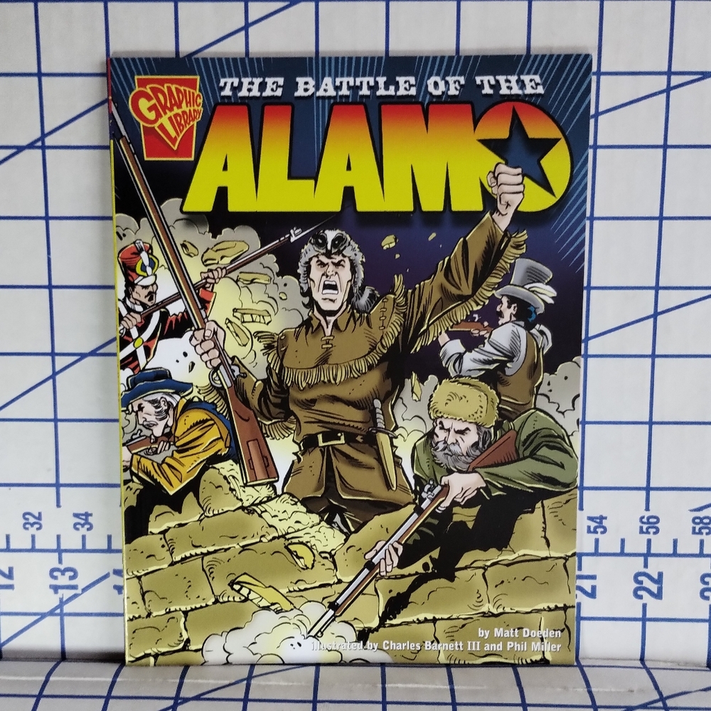Battle of Alamo (Graphic History) by ,Matt Doeden (English) Paperback
